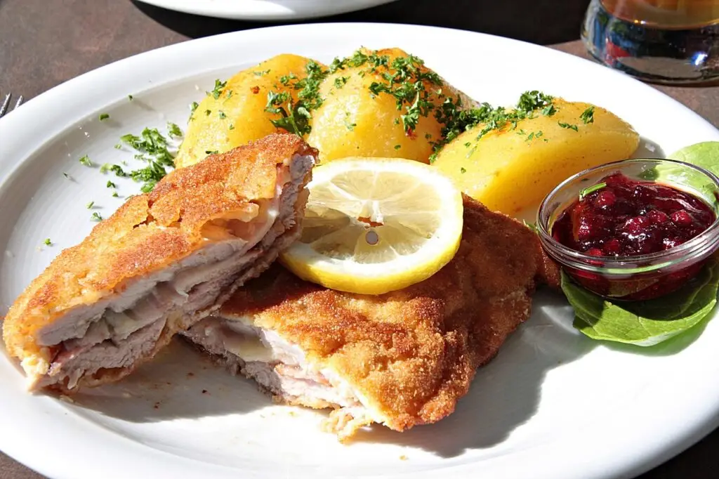 Es ist wieder Cordon-Bleu-Zeit cordon, cordon bleu, schnitzel, flesh, lemon, potato, cranberries, parsley potato, enjoy the meal, nourishment, pork, garnish, breaded, tasty, having lunch, ham, cheese, cordon bleu, cordon bleu, cordon bleu, cordon bleu, cordon bleu, schnitzel